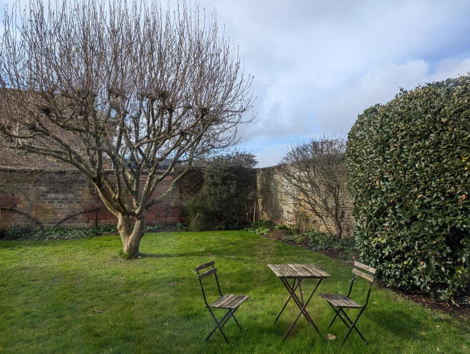 Georgian 2 Bedroom Apartment In Chichester With Free Parking - Chichester Holiday Properties Eksteriør bilde