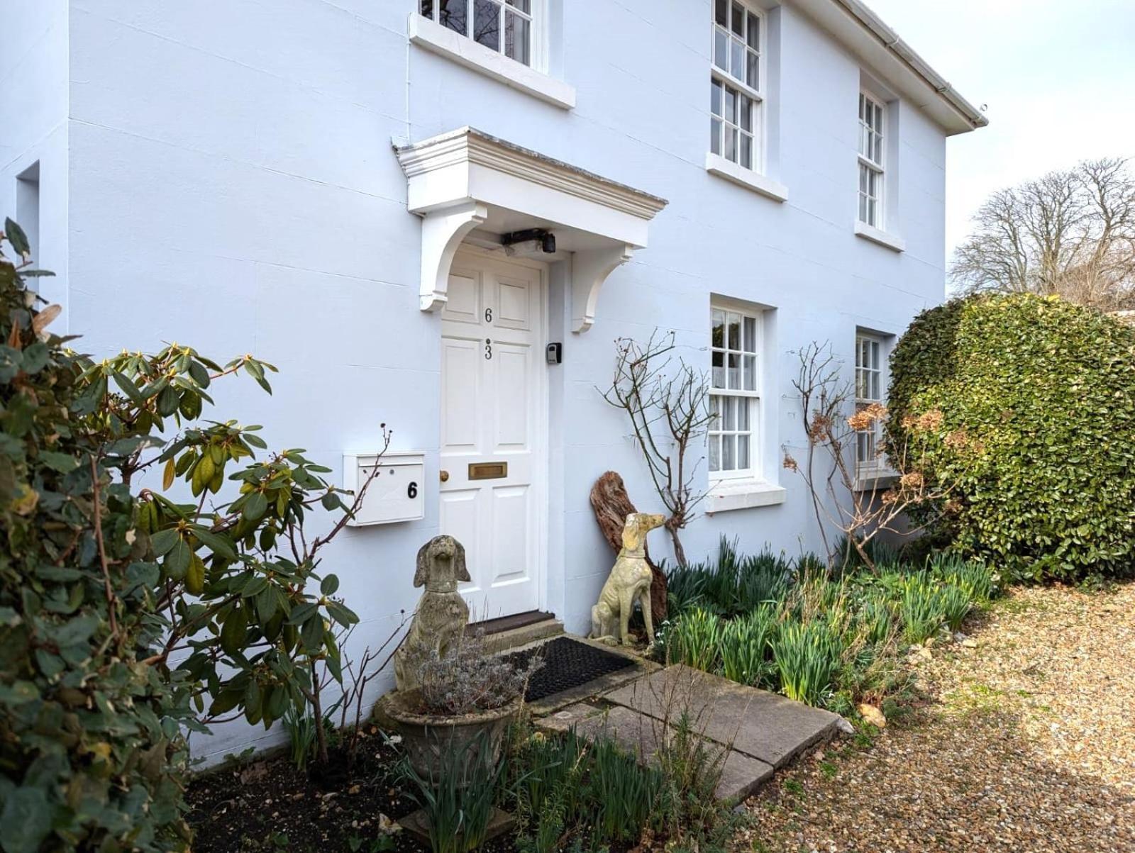 Georgian 2 Bedroom Apartment In Chichester With Free Parking - Chichester Holiday Properties Eksteriør bilde