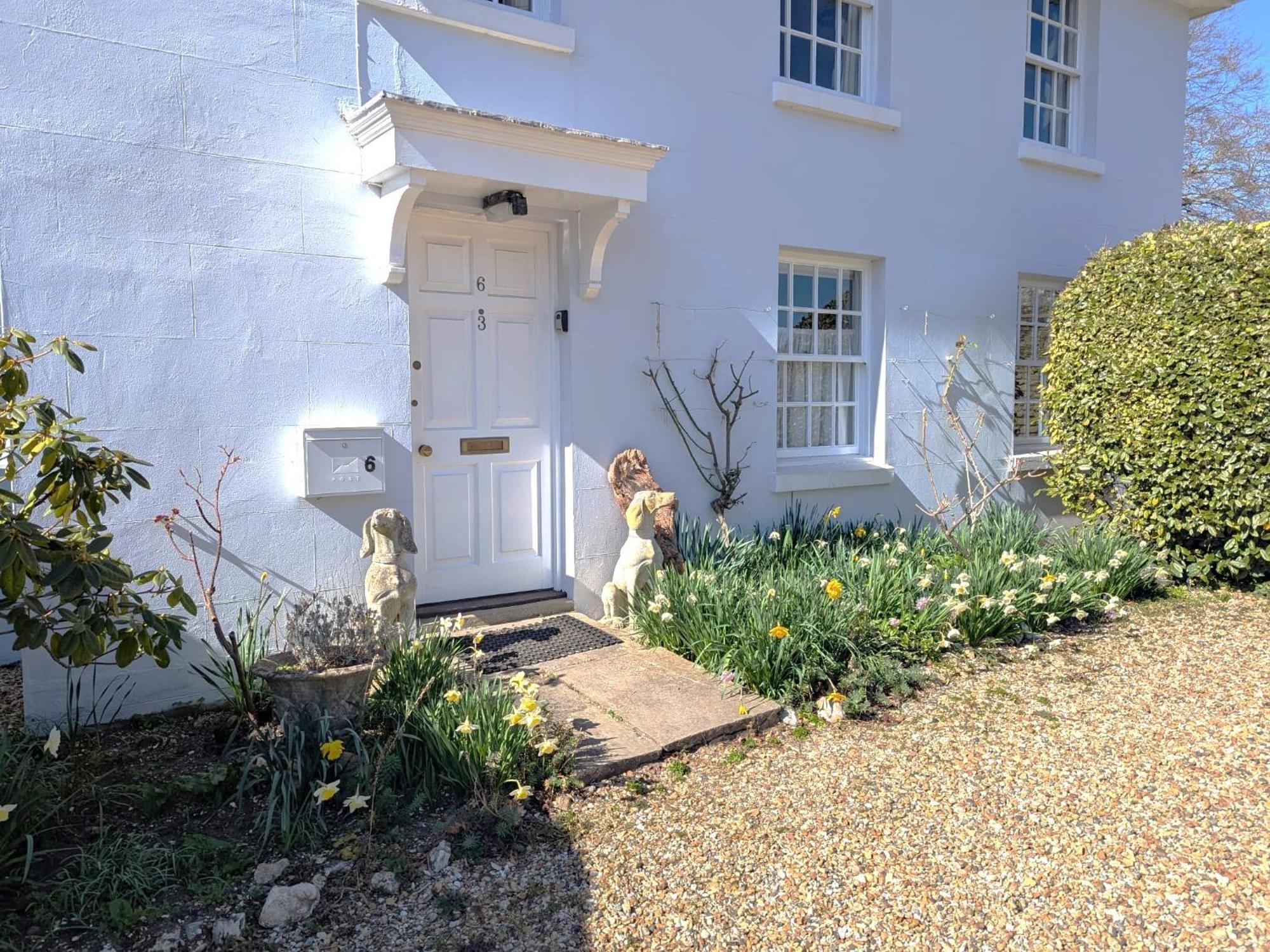 Georgian 2 Bedroom Apartment In Chichester With Free Parking - Chichester Holiday Properties Eksteriør bilde